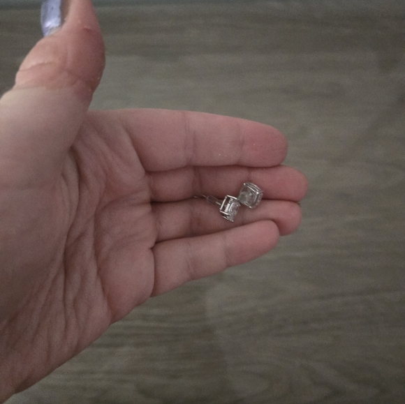 Earring Set - Picture 7 of 12